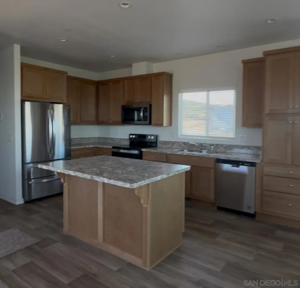 22815 Illahee Dr. Alpine, CA 91901
