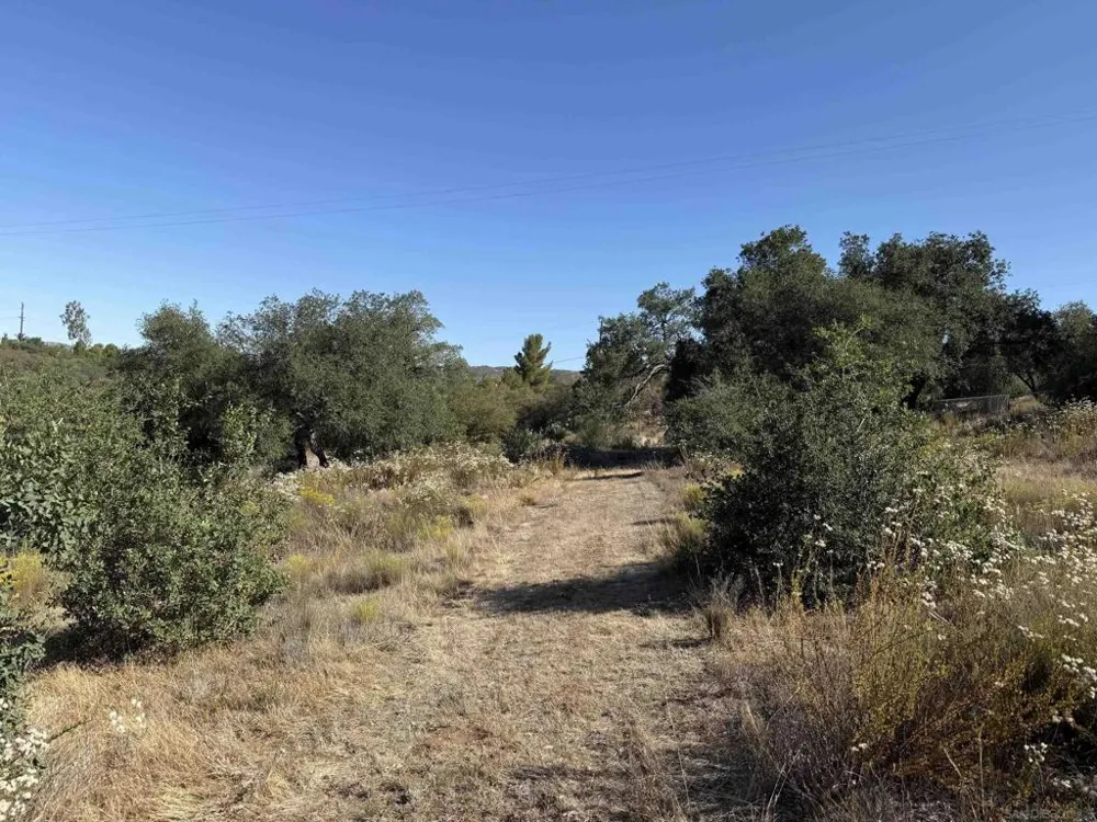 22815 Illahee Dr. Alpine, CA 91901