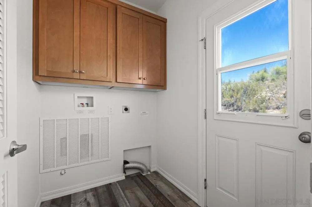 22815 Illahee Dr. Alpine, CA 91901