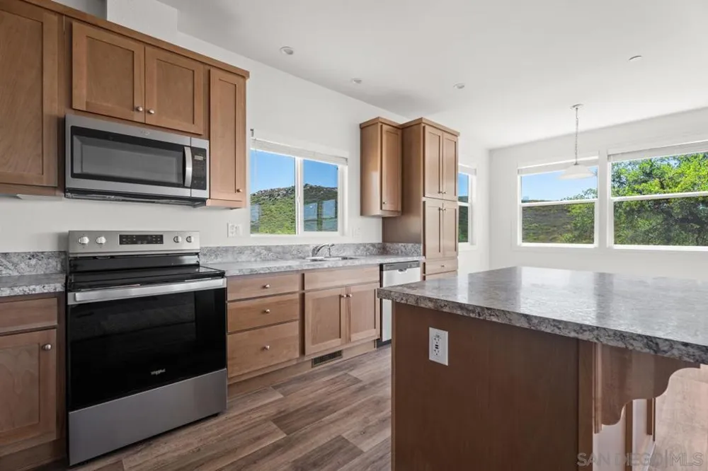 22815 Illahee Dr. Alpine, CA 91901