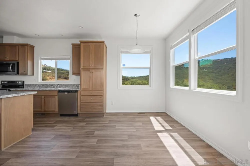 22815 Illahee Dr. Alpine, CA 91901