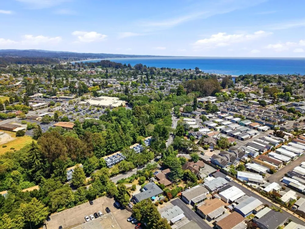2052 Wharf Road Capitola, CA 95010