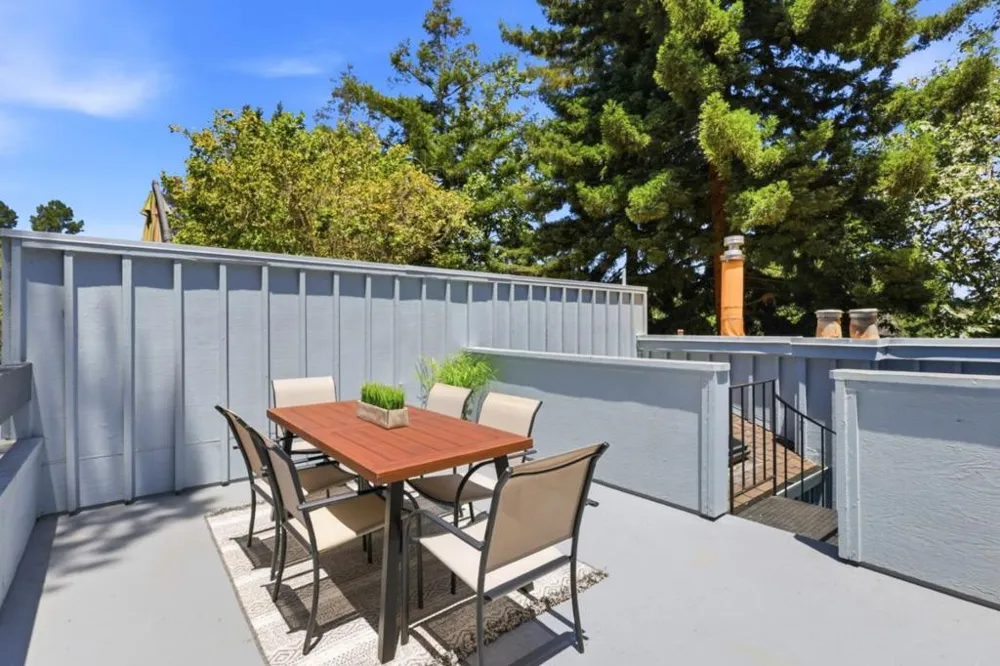 2052 Wharf Road Capitola, CA 95010