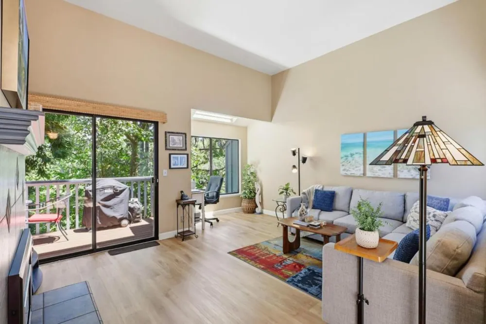 2052 Wharf Road Capitola, CA 95010