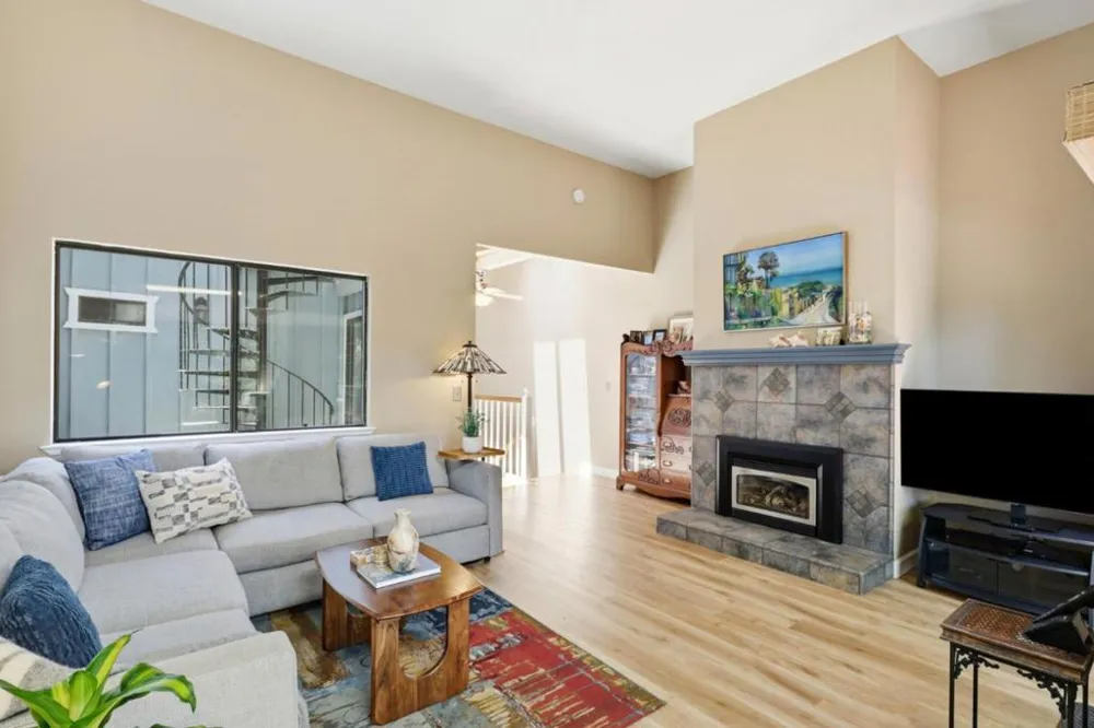2052 Wharf Road Capitola, CA 95010