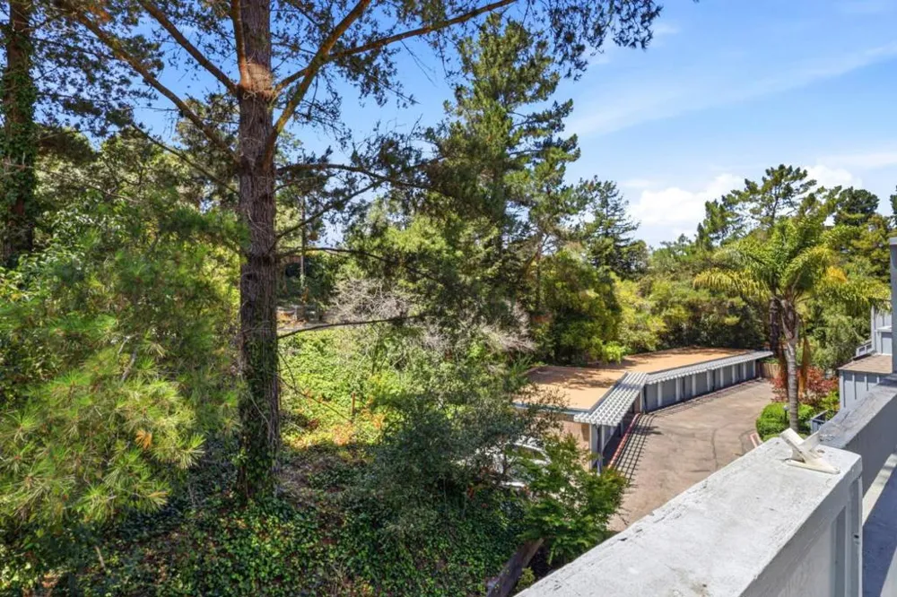 2052 Wharf Road Capitola, CA 95010