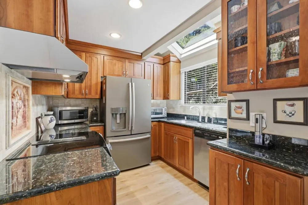 2052 Wharf Road Capitola, CA 95010