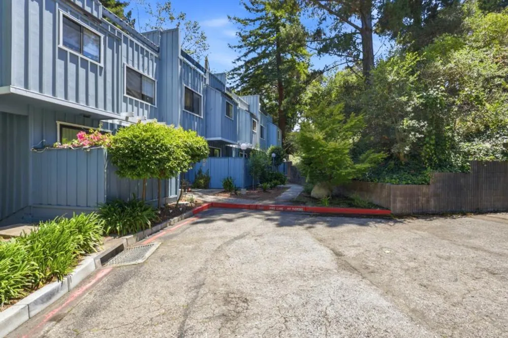 2052 Wharf Road Capitola, CA 95010
