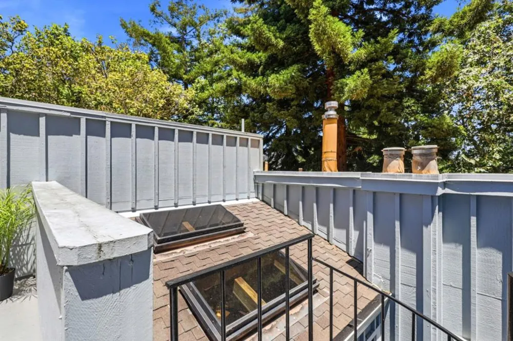 2052 Wharf Road Capitola, CA 95010