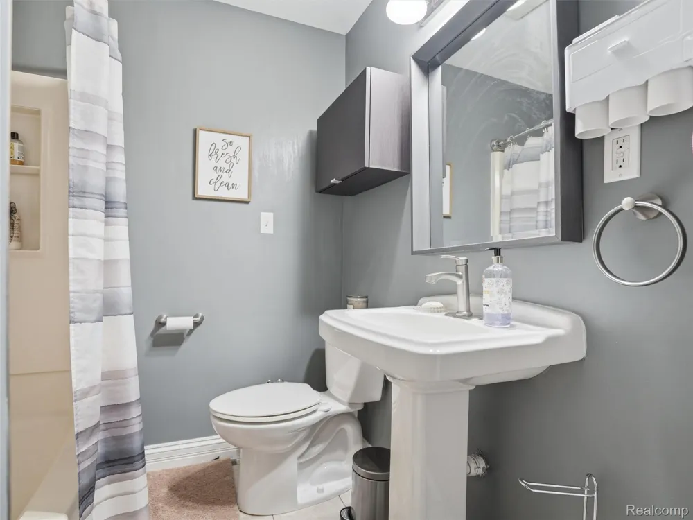 5556 Ormond Road White Lake Charter Township, MI 48383