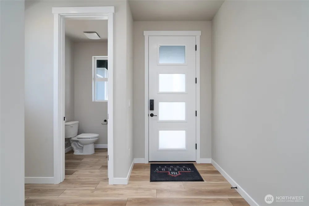 2455 SW Ridgeway Drive Oak Harbor, WA 98277