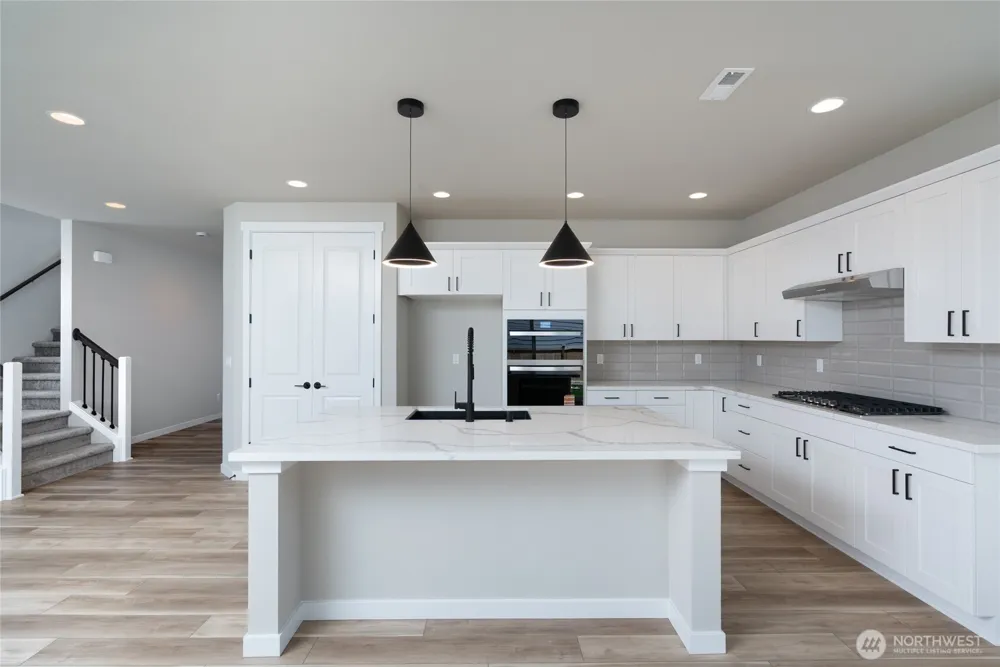 2455 SW Ridgeway Drive Oak Harbor, WA 98277
