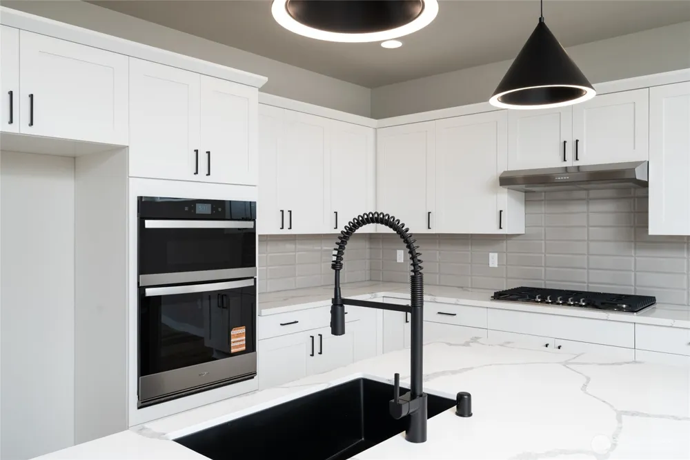 2455 SW Ridgeway Drive Oak Harbor, WA 98277