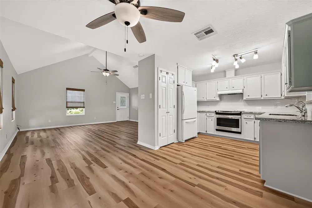 5317 County Road 868e Brazoria, TX 77422