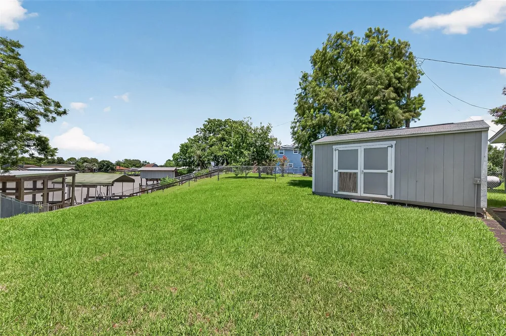 5317 County Road 868e Brazoria, TX 77422