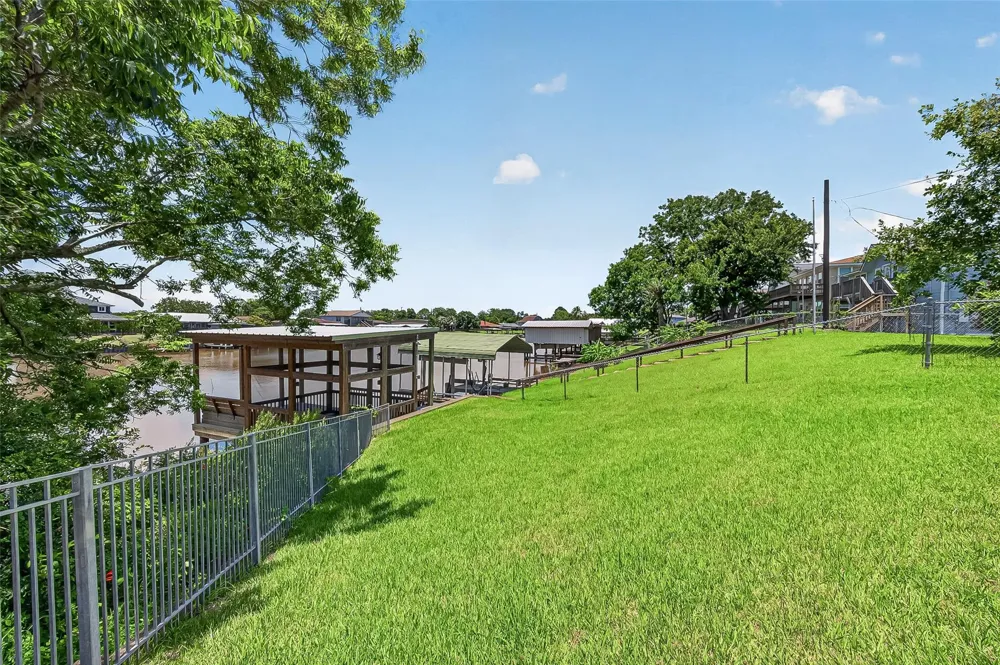 5317 County Road 868e Brazoria, TX 77422