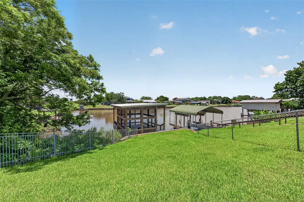 5317 County Road 868e Brazoria, TX 77422