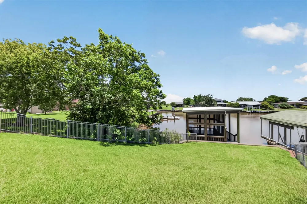 5317 County Road 868e Brazoria, TX 77422