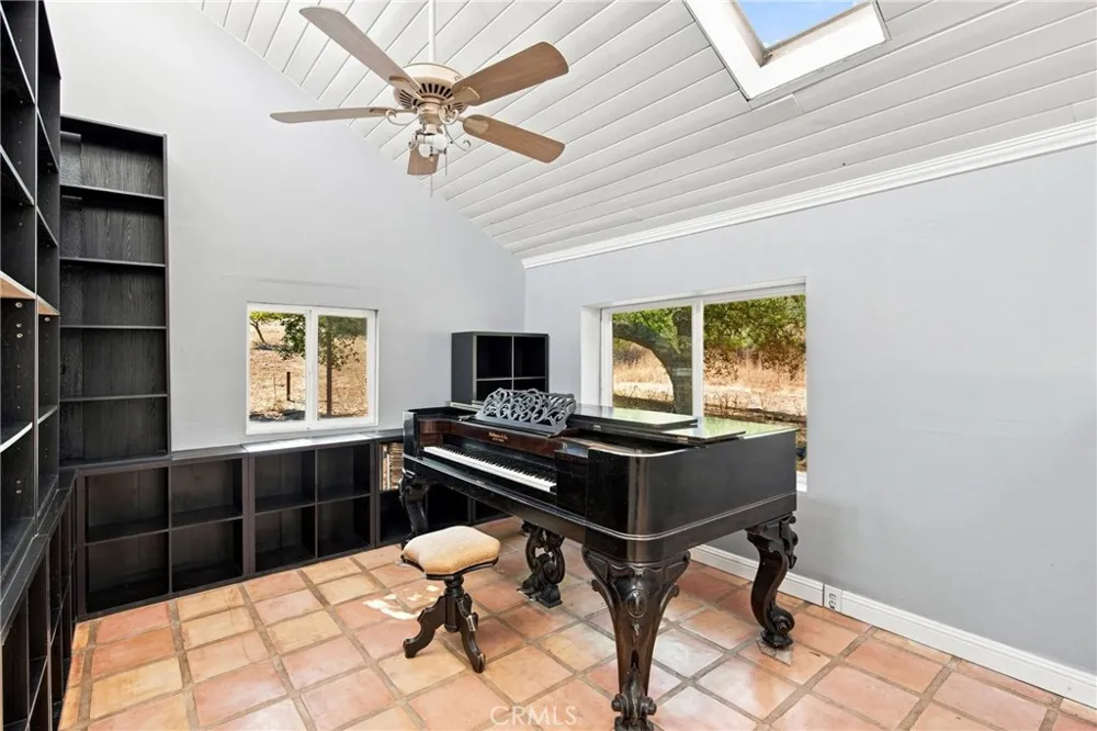 5885 Lion Ridge Creston, CA 93432