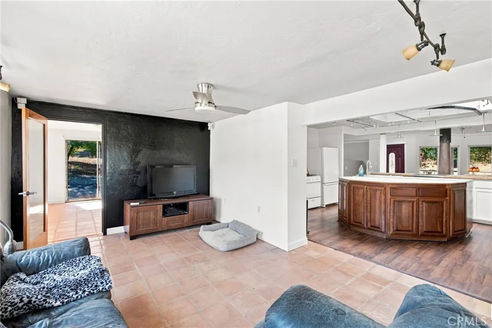 5885 Lion Ridge Creston, CA 93432