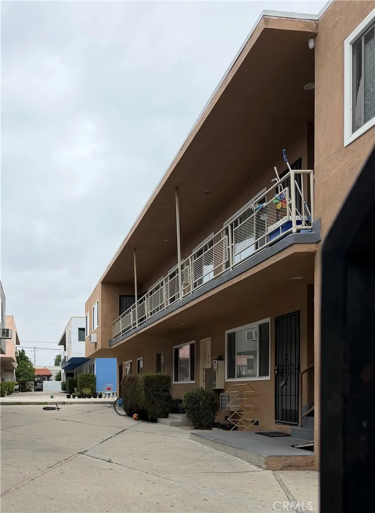 18315 Malden Northridge, CA 91325