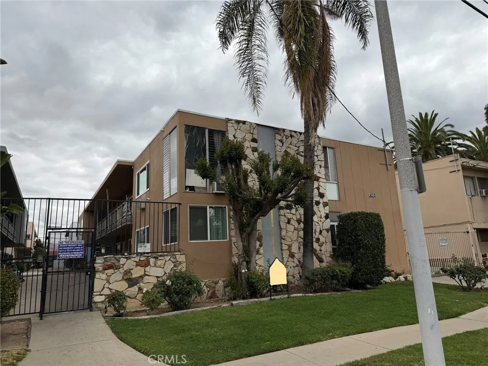 18315 Malden Northridge, CA 91325