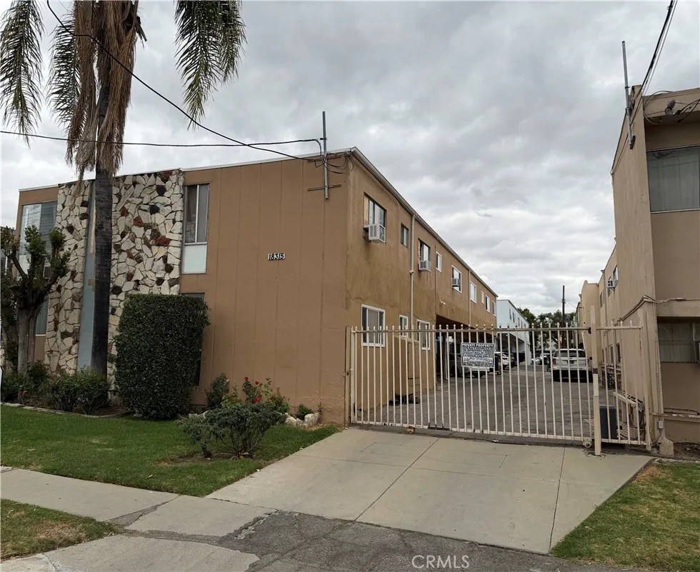18315 Malden Northridge, CA 91325