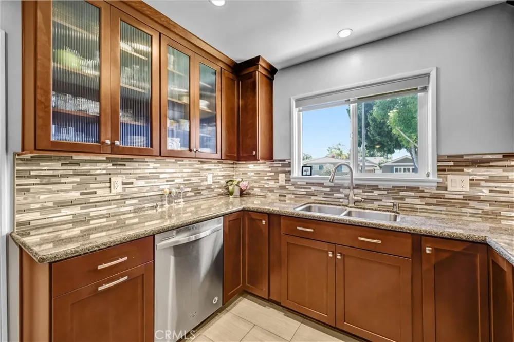 6141 E Huntdale Street E Long Beach, CA 90808