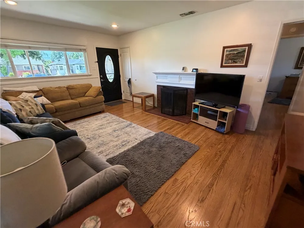 6141 E Huntdale Street E Long Beach, CA 90808