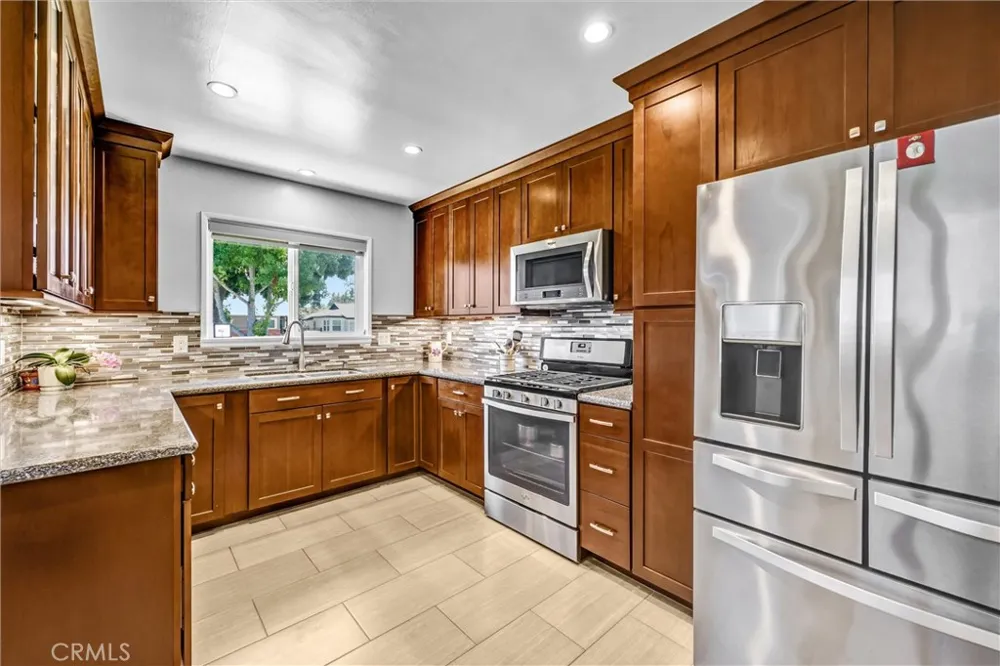 6141 E Huntdale Street E Long Beach, CA 90808
