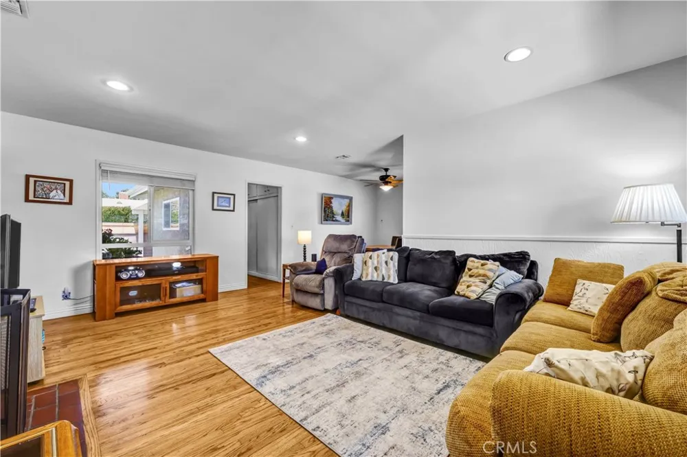 6141 E Huntdale Street E Long Beach, CA 90808