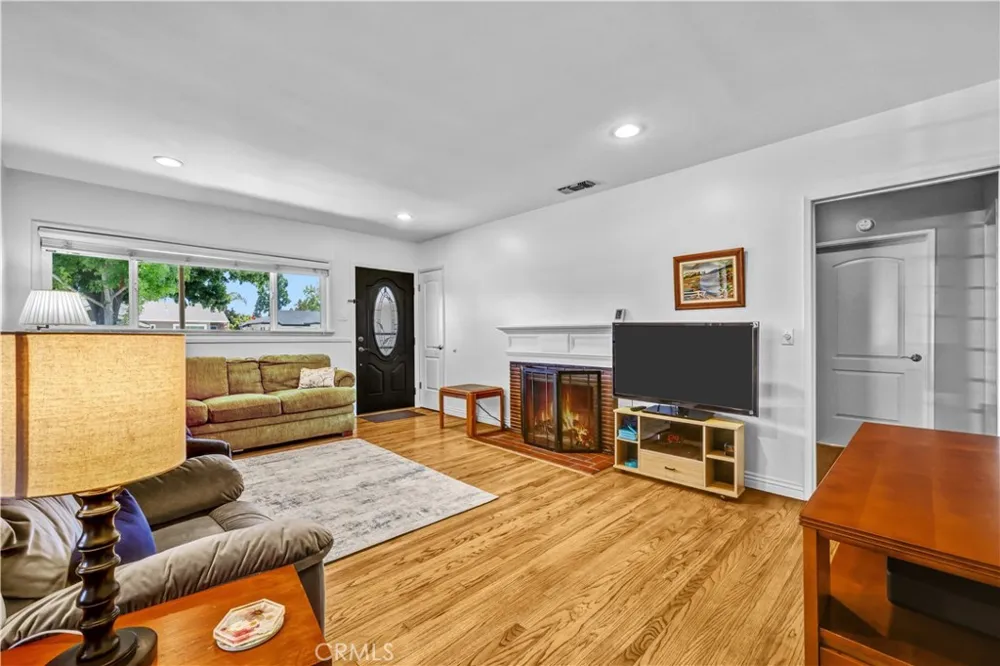6141 E Huntdale Street E Long Beach, CA 90808