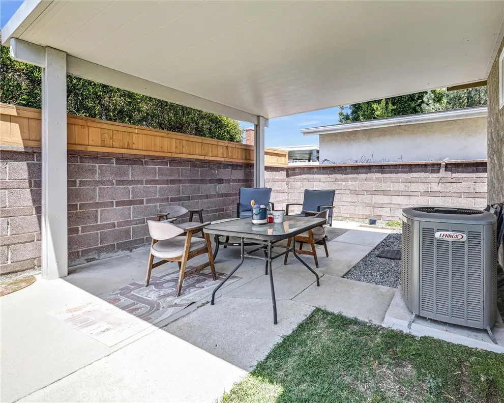 6141 E Huntdale Street E Long Beach, CA 90808