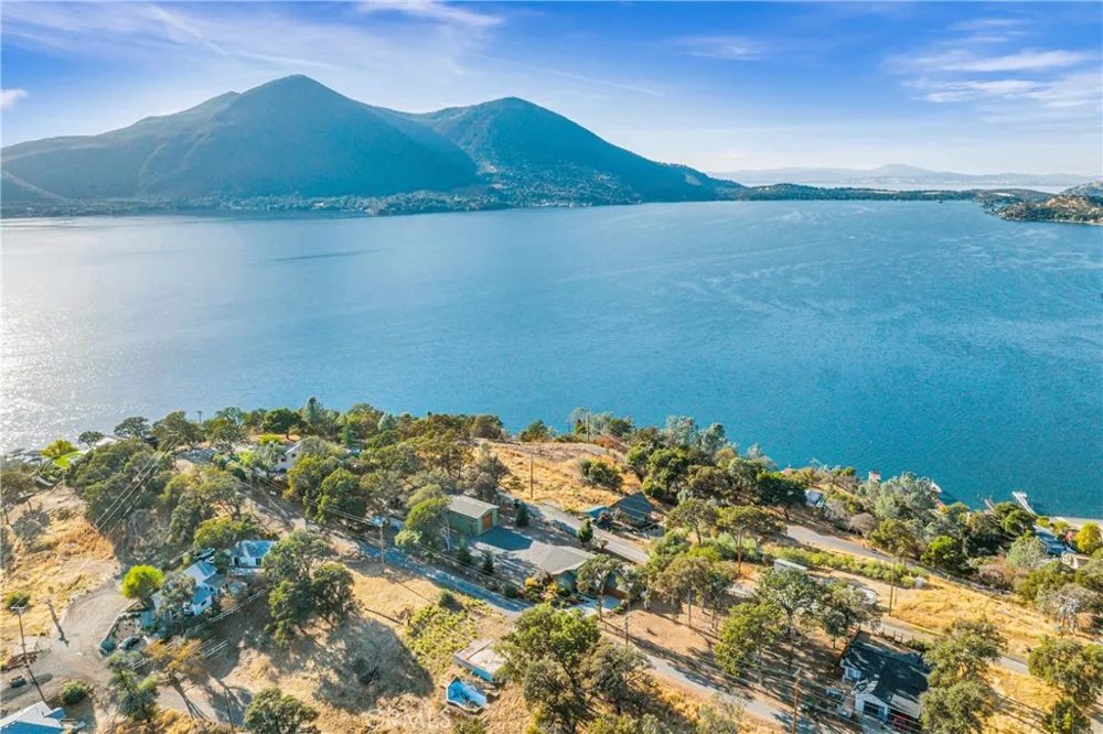 3012 Oak Crest Drive Clearlake, CA 95422