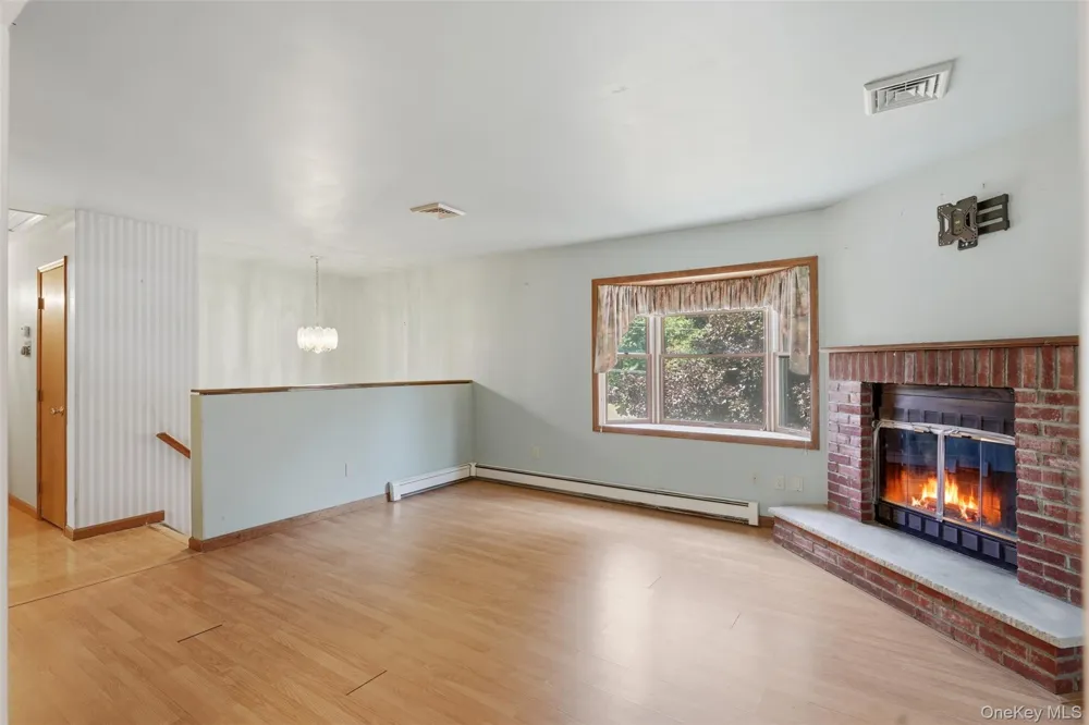 122 River Road Wallkill, NY 12589