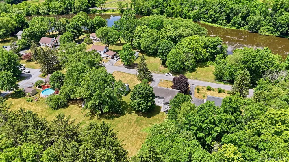 122 River Road Wallkill, NY 12589