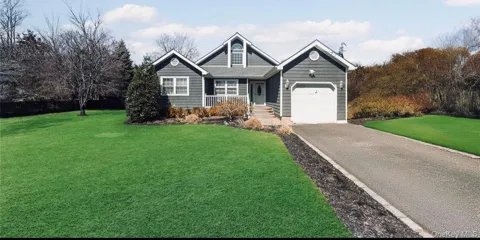 17 Woodlawn Avenue