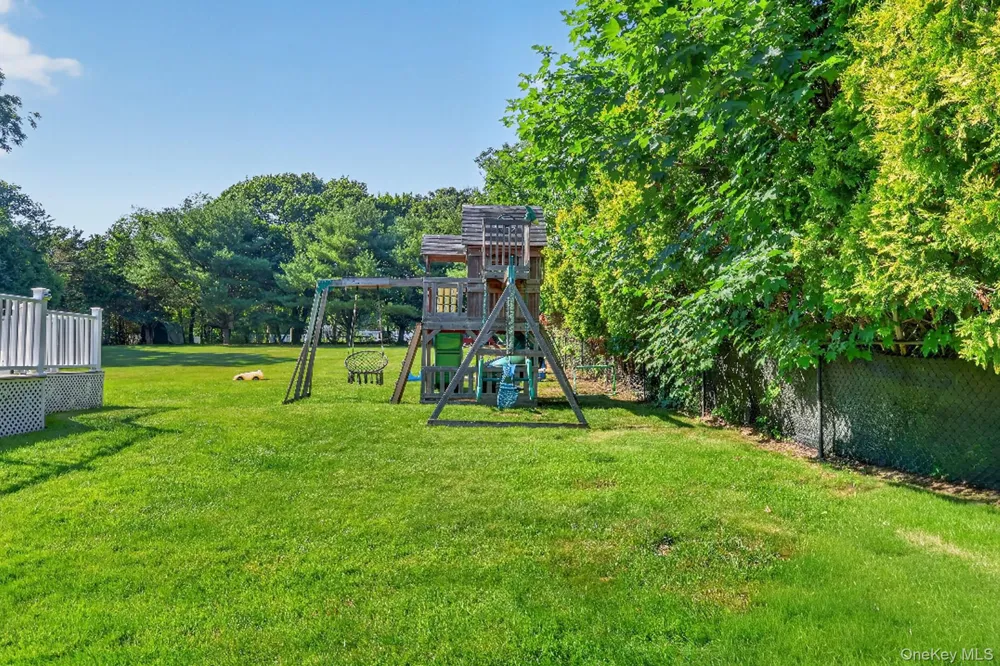 17 Woodlawn Avenue East Moriches, NY 11940