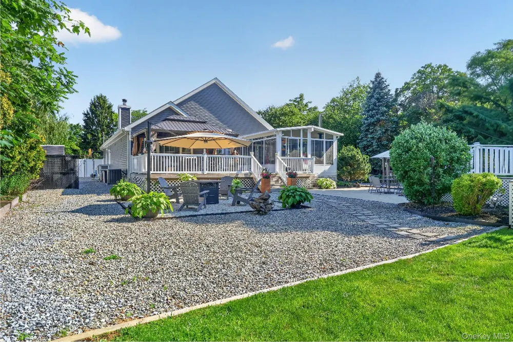 17 Woodlawn Avenue East Moriches, NY 11940