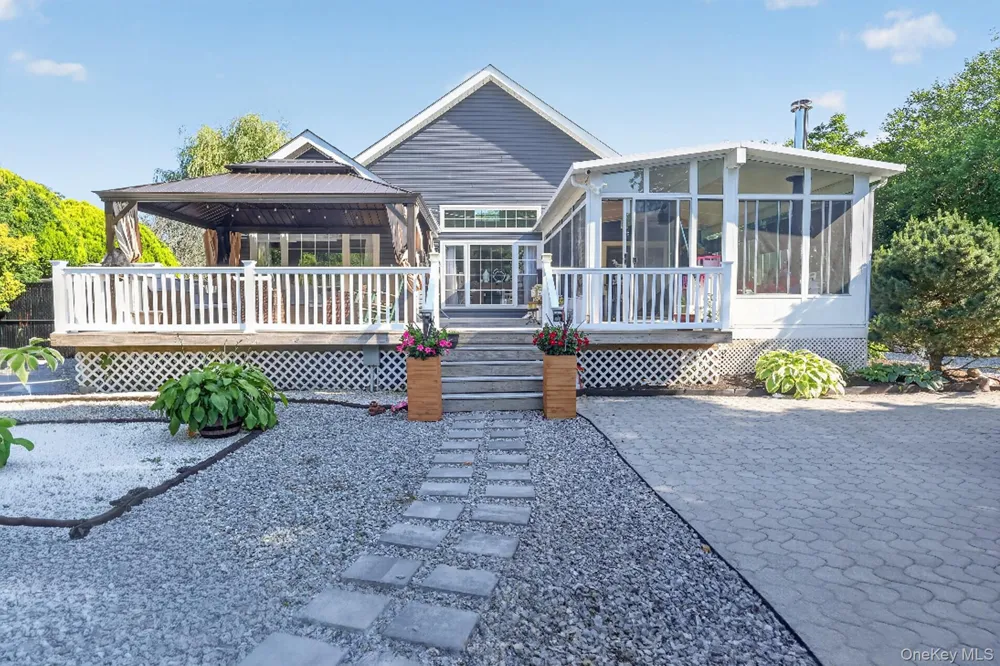17 Woodlawn Avenue East Moriches, NY 11940