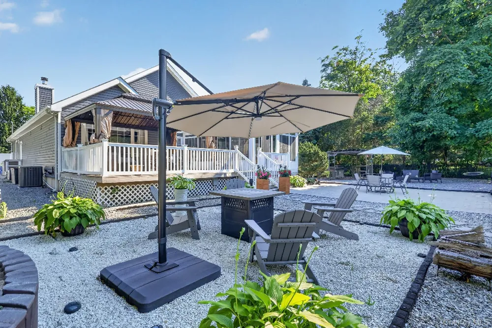 17 Woodlawn Avenue East Moriches, NY 11940
