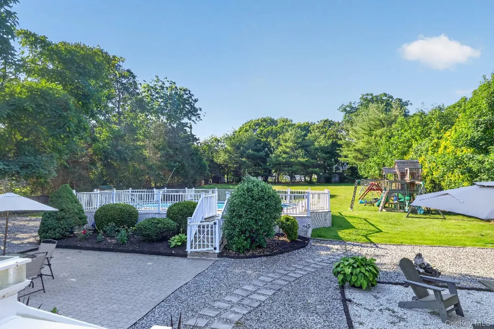 17 Woodlawn Avenue East Moriches, NY 11940