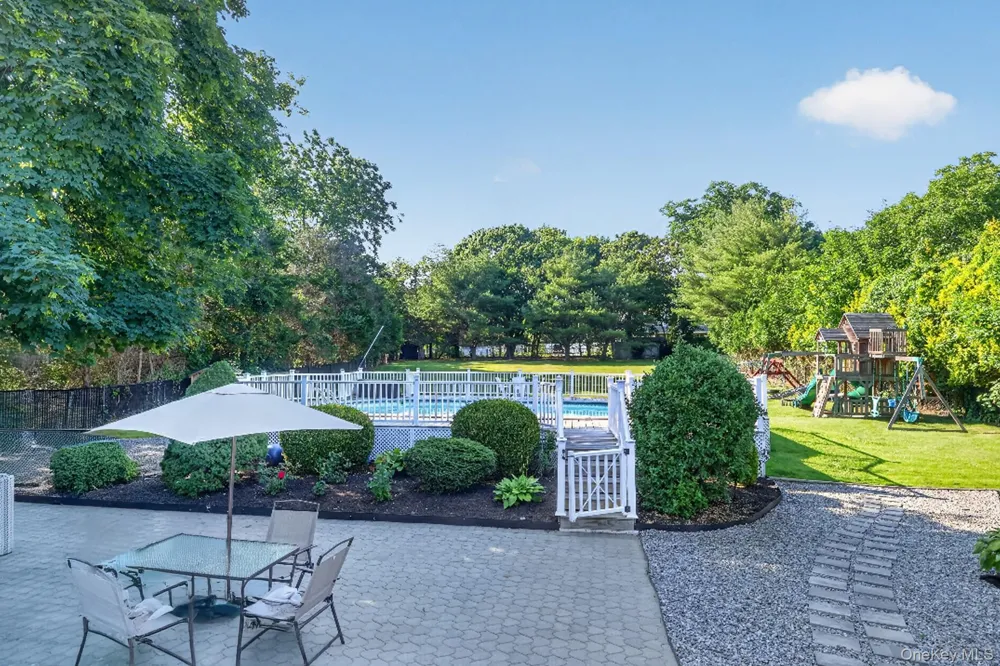 17 Woodlawn Avenue East Moriches, NY 11940