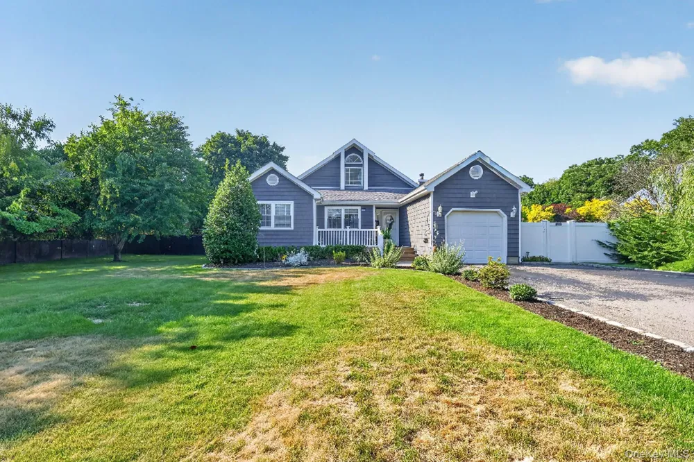 17 Woodlawn Avenue East Moriches, NY 11940