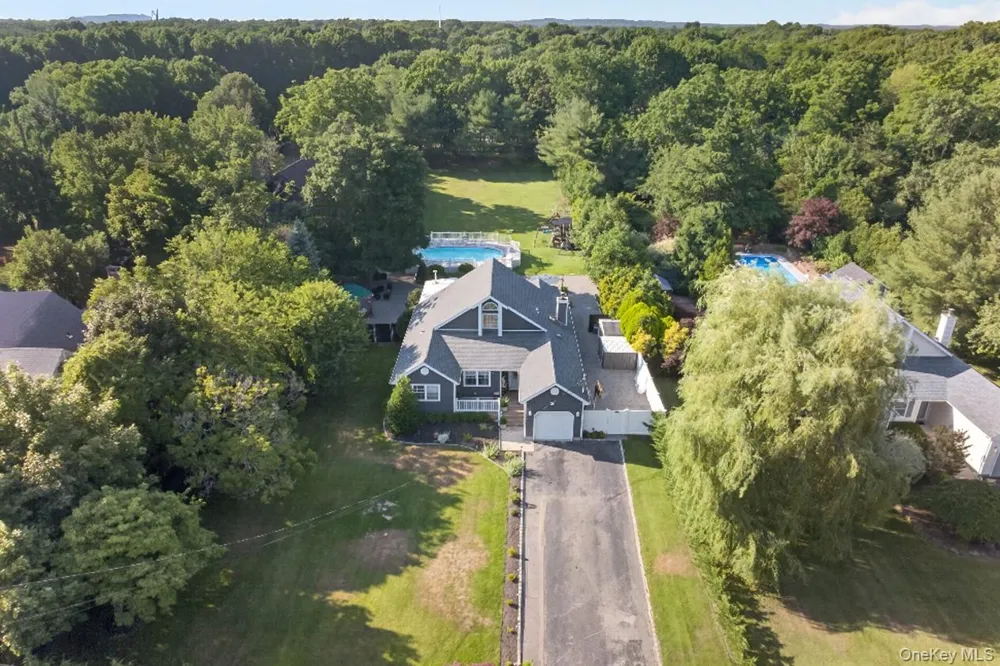 17 Woodlawn Avenue East Moriches, NY 11940