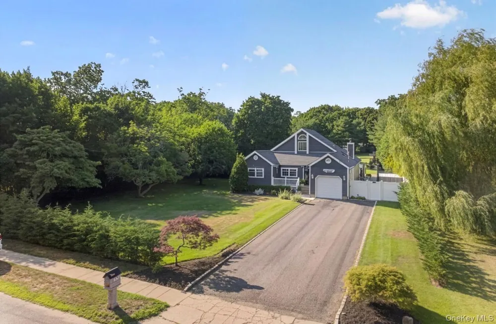 17 Woodlawn Avenue East Moriches, NY 11940
