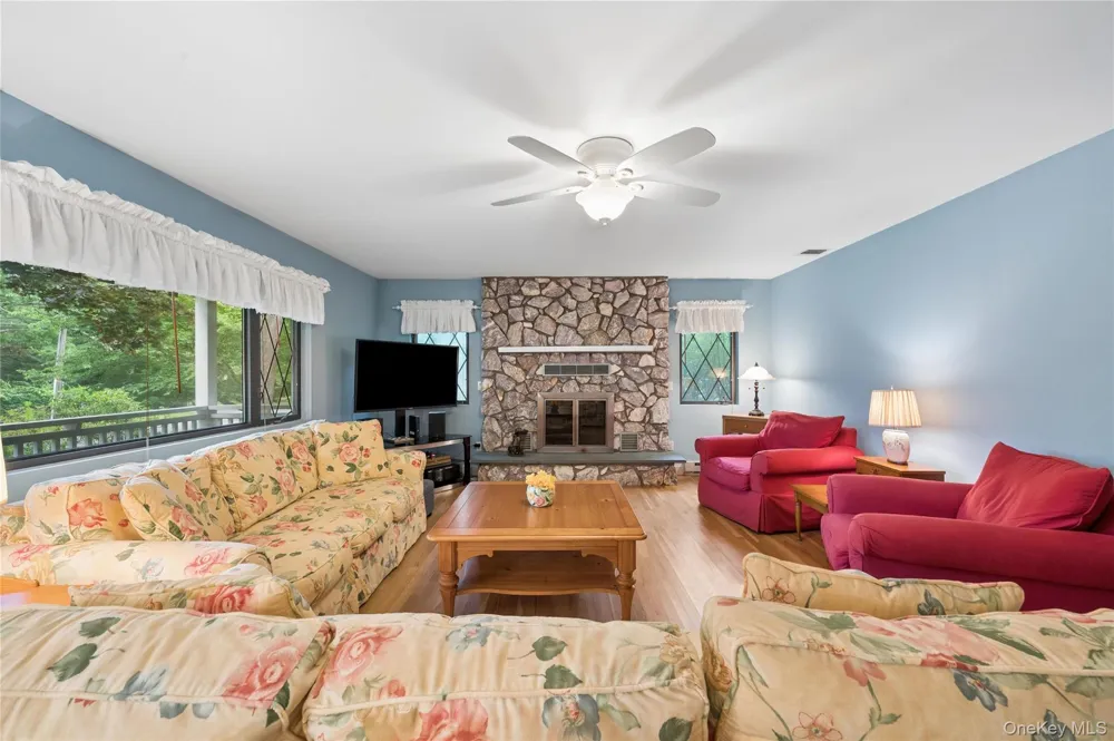 37 Fanning Avenue Hampton Bays, NY 11946