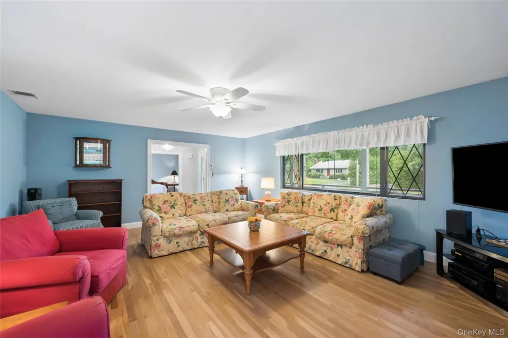 37 Fanning Avenue Hampton Bays, NY 11946