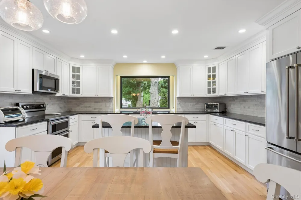 37 Fanning Avenue Hampton Bays, NY 11946