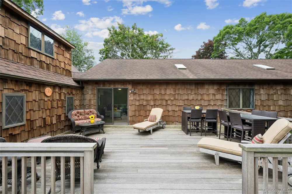 37 Fanning Avenue Hampton Bays, NY 11946